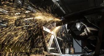 Produção industrial interrompe dois meses de queda e sobe 0,2% em julho