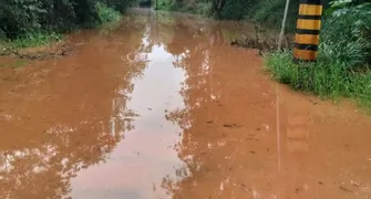 Trecho de estrada em Ibiporã é interditado por causa da chuva