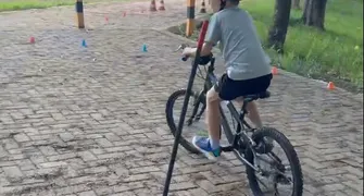 UEL oferece aulas gratuitas de ciclismo para crianças e adolescentes
