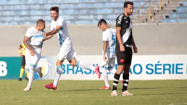 Caprini, com um gol, e Zeca, com dois, garantiram a vitória que salvou o Londrina do rebaixamento em 2021