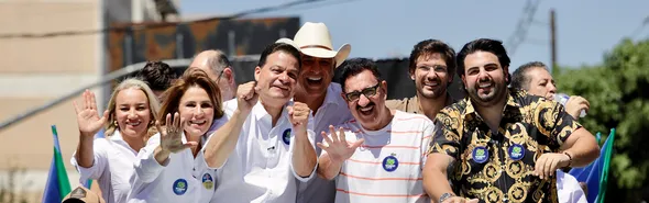 Imagem ilustrativa da imagem Comitiva de Sandro Alex e aliados percorre ruas de Londrina