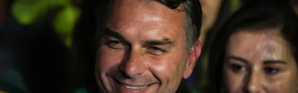Imagem ilustrativa da imagem Onda conservadora faz Flávio Bolsonaro se impor sobre Lula