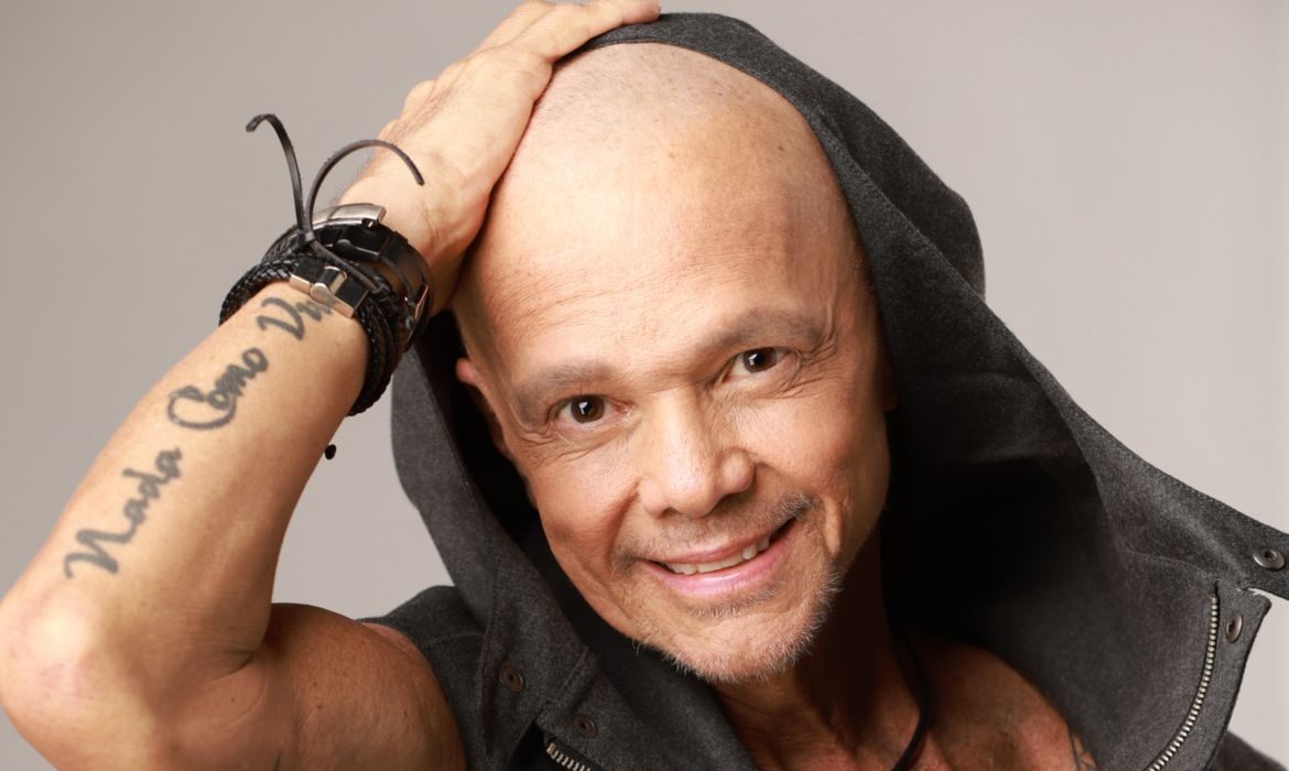 Cantor de axé Netinho morre aos 60 anos