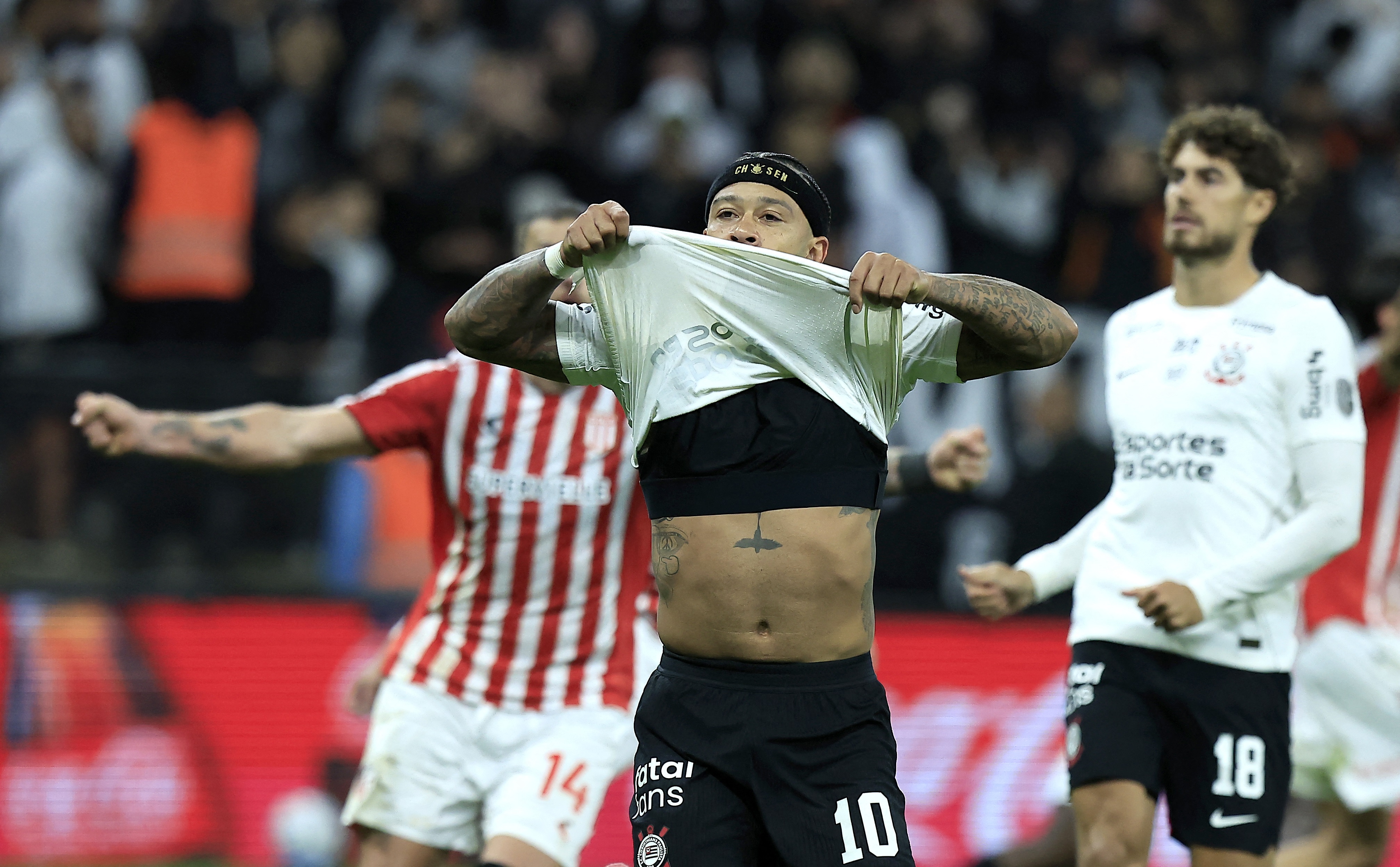 Eliminação do Corinthians na Libertadores pressiona Fernando Diniz