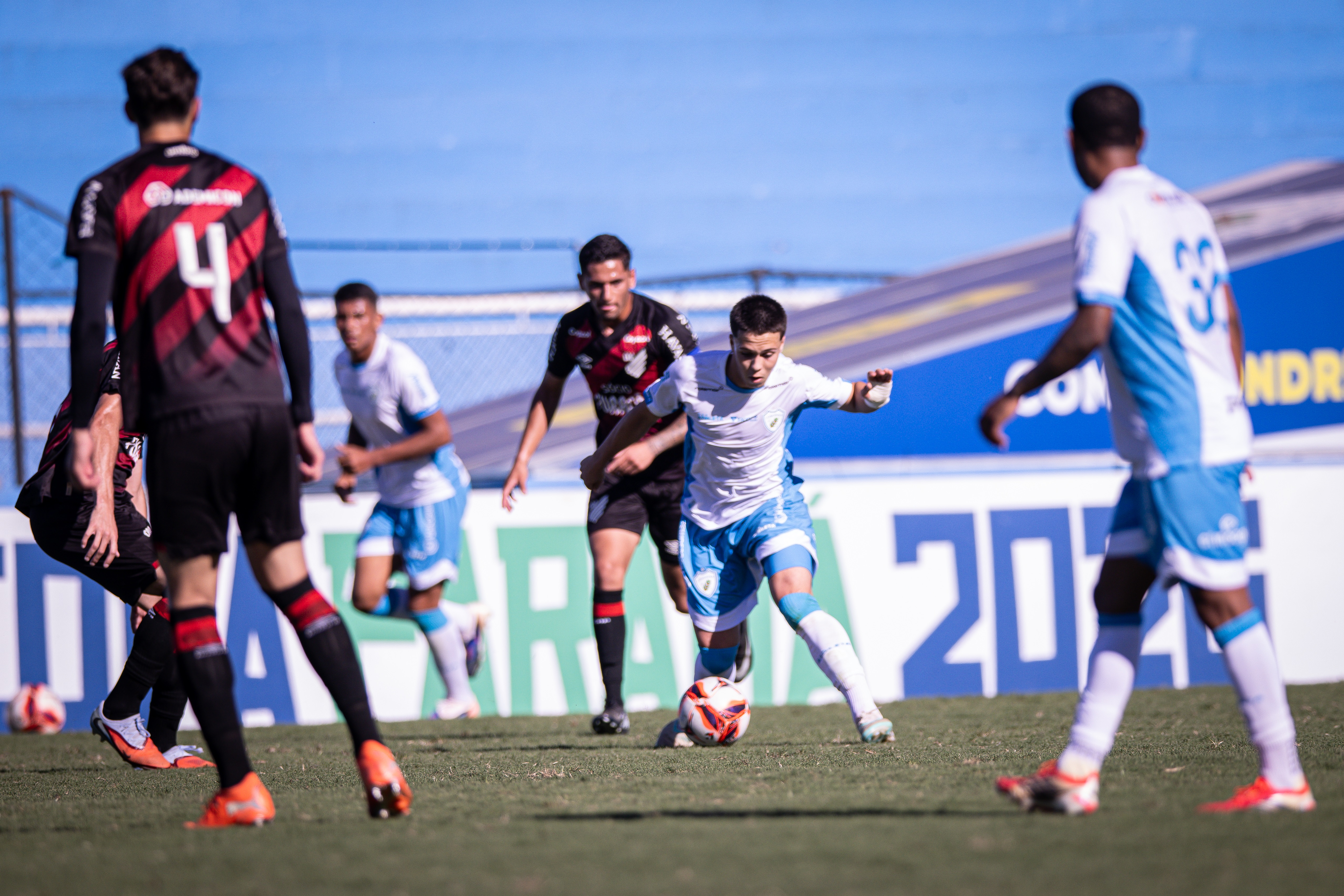 LEC B perde do Athletico no VGD, mas avança na Copa Paraná