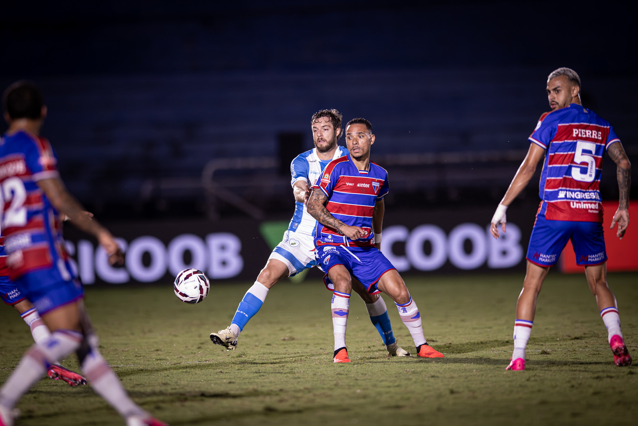 Londrina cria, mas leva gol no fim e perde para o Fortaleza