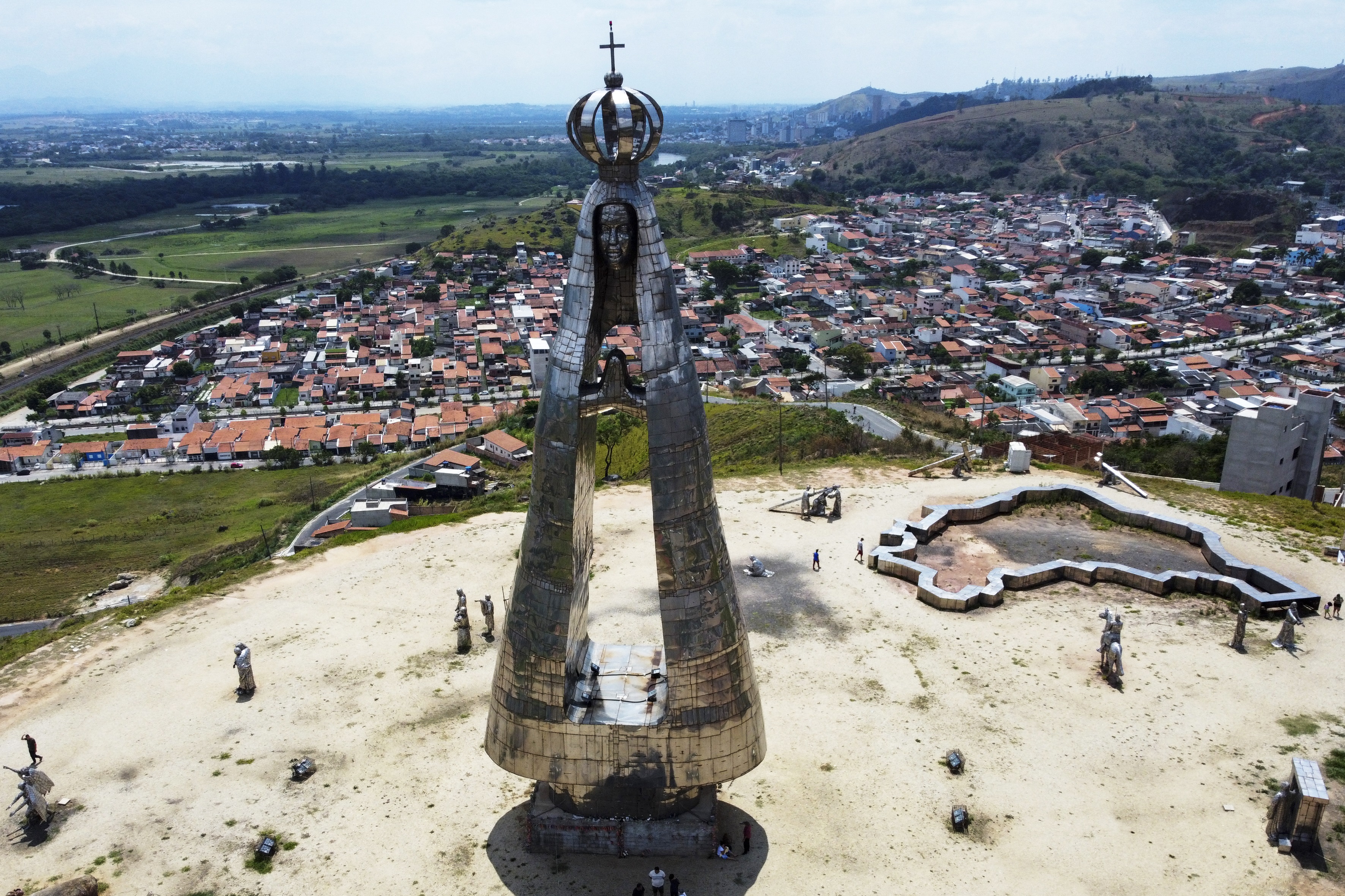 Polêmica sobre Nossa Senhora Aparecida agita reta final da campanha eleitoral