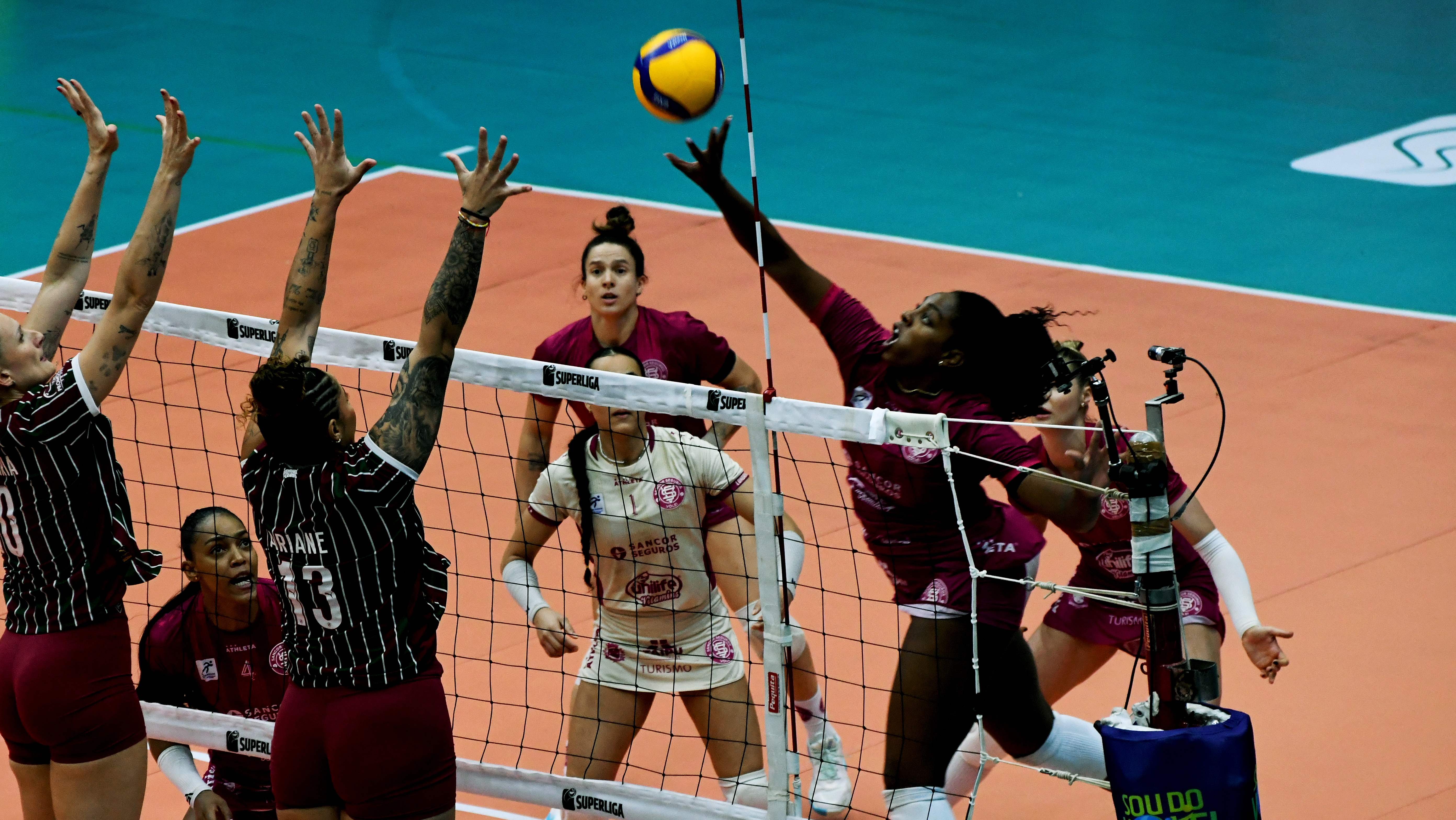 Sancor Londrina estreia com derrota na Superliga Feminina de Vôlei