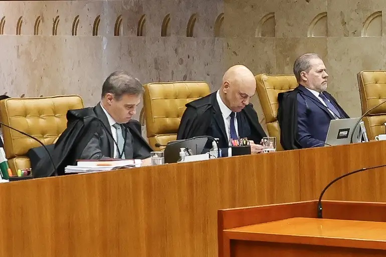 Tensão e troca de acusação entre ministros marca julgamento de Moraes