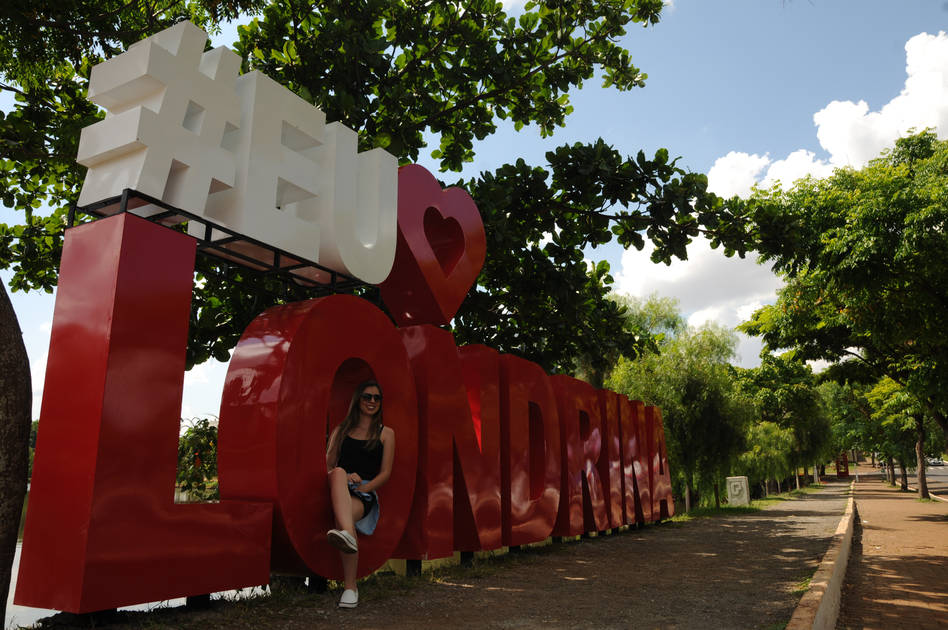 Letreiro no Igapó chama a atenção em Londrina Letreiro no Igapó chama a atenção em Londrina