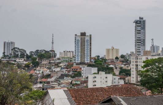 Com 87,76% das seções totalizadas, Sebastião Ferreira Martins Jr, o Junior da Femac (PSD) foi reeeleito prefeito de Apucarana, com 32854 votos (60,9%)