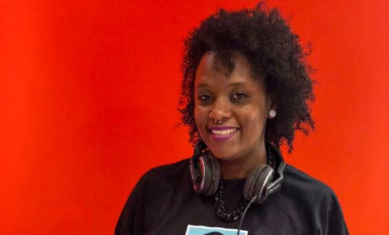 DJ Tati Laser: uma das forças femininas do hip hop