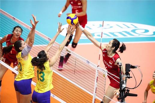 Seleção feminina para no bloqueio da China e perde mais uma na Copa do Mundo