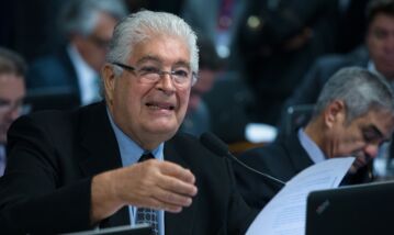 Requião perde disputa pelo controle do MDB e anuncia saída do partido