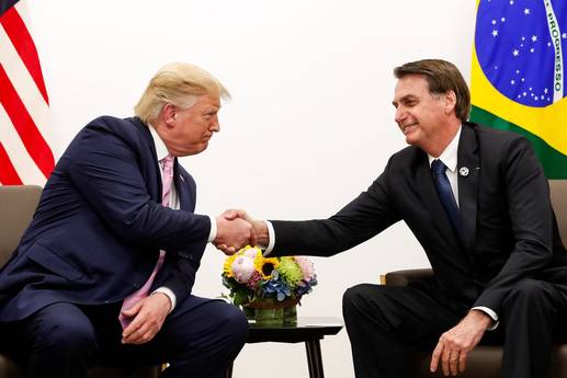 Promessa de 'afagos' teria convencido Bolsonaro a aceitar jantar com Trump