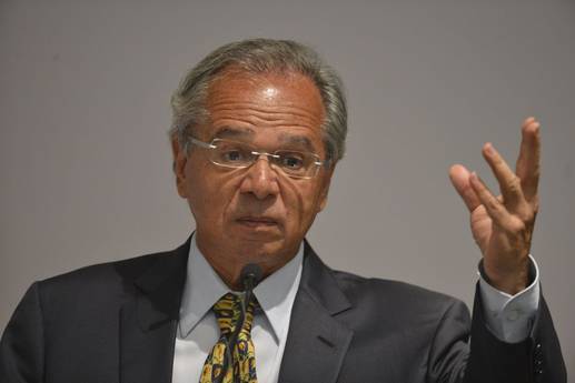 Governo avalia imposto do pecado para doces, afirma Guedes