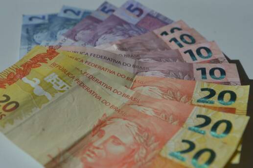 Medida que estabelece salário mínimo de R$ 1.045 é aprovada no Senado