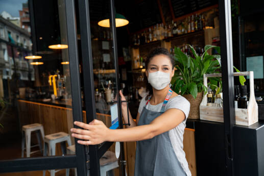 No setor de serviços estão bares, restaurantes, cinemas e salões de beleza que tiveram grandes perdas e demoram mais a se recuperar
