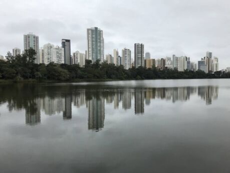 Londrinenses se despedem de 2021 com chuva