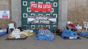 Em greve de fome, professores fazem assembleia