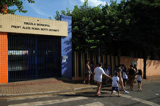 Pais se mobilizam contra fim do intervalo para alunos em Ibiporã