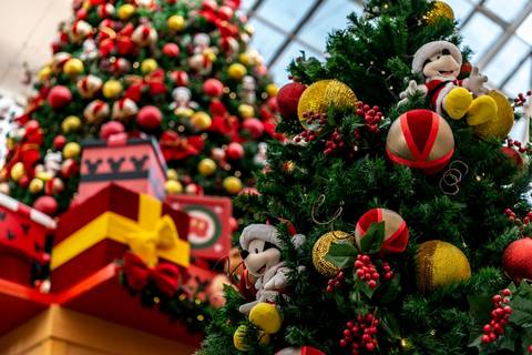 Decoração de natal traz personagens da Disney ao Catuaí Shopping