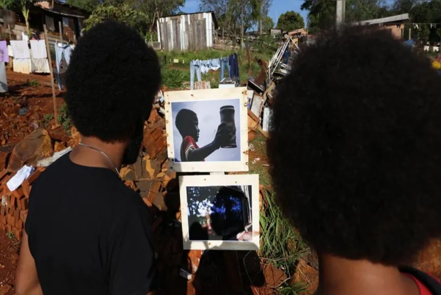 Um domingo de arte e festa na comunidade