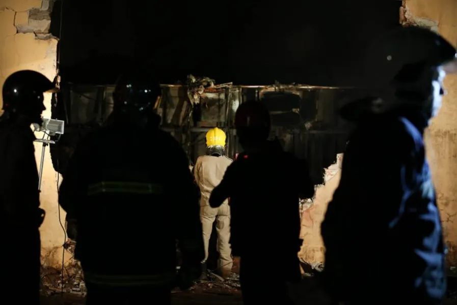 Avião cai em Cambé e pelo menos cinco morrem