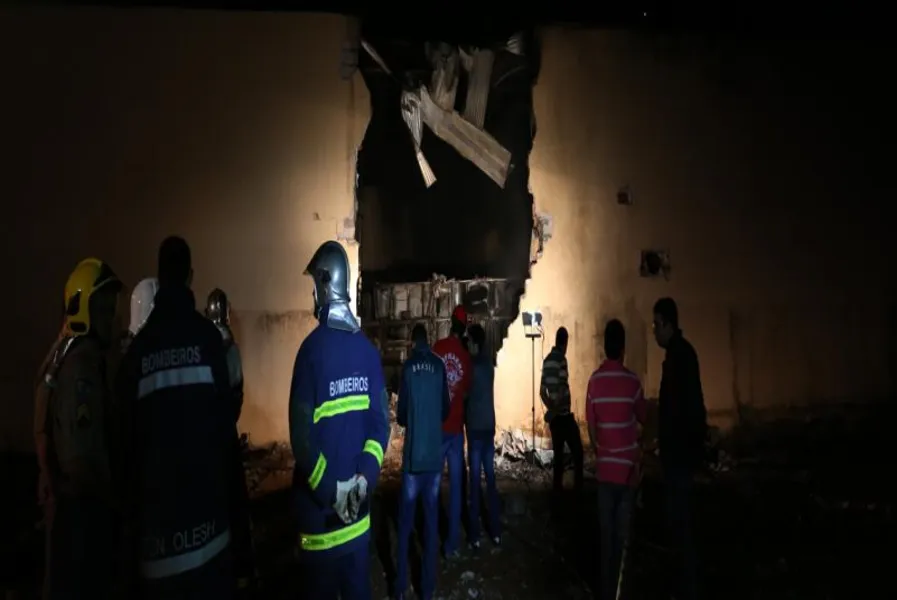 Avião cai em Cambé e pelo menos cinco morrem