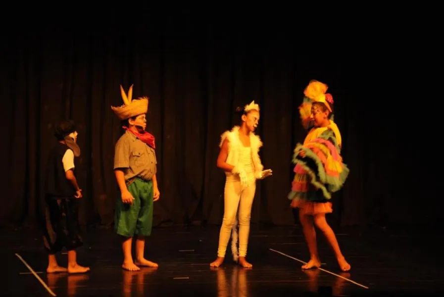 'Os Salimbancos' no palco do Zaqueu de Melo