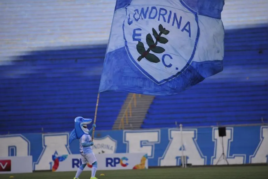 LEC vence e sobe no paranaense