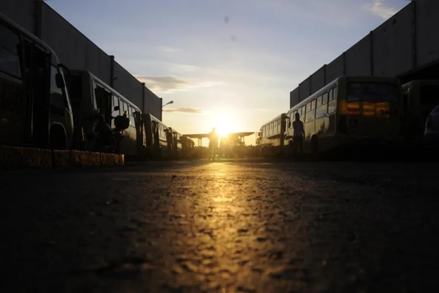 100 mil vão às ruas contra reformas