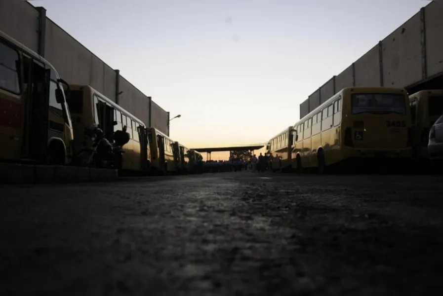 100 mil vão às ruas contra reformas