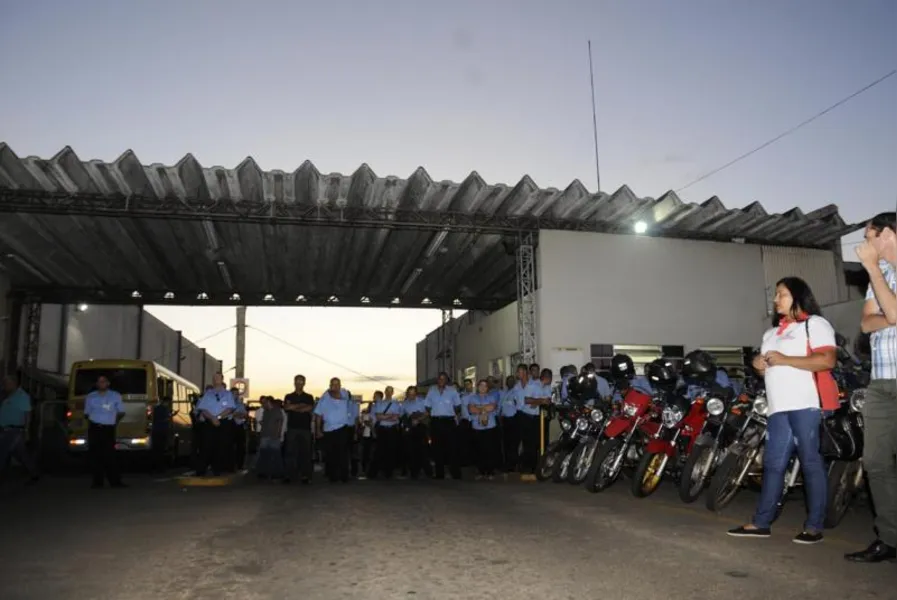 100 mil vão às ruas contra reformas