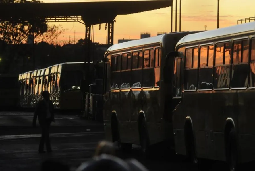 MOBILIZAÇÃO - Ato leva 15 mil às ruas de Londrina