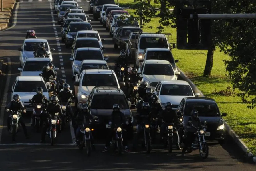 MOBILIZAÇÃO - Ato leva 15 mil às ruas de Londrina