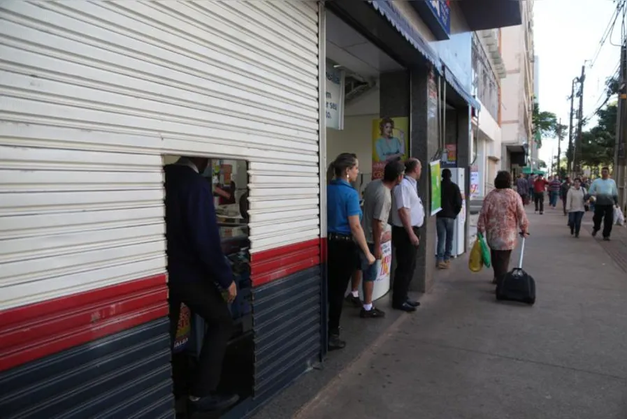 MOBILIZAÇÃO - Ato leva 15 mil às ruas de Londrina