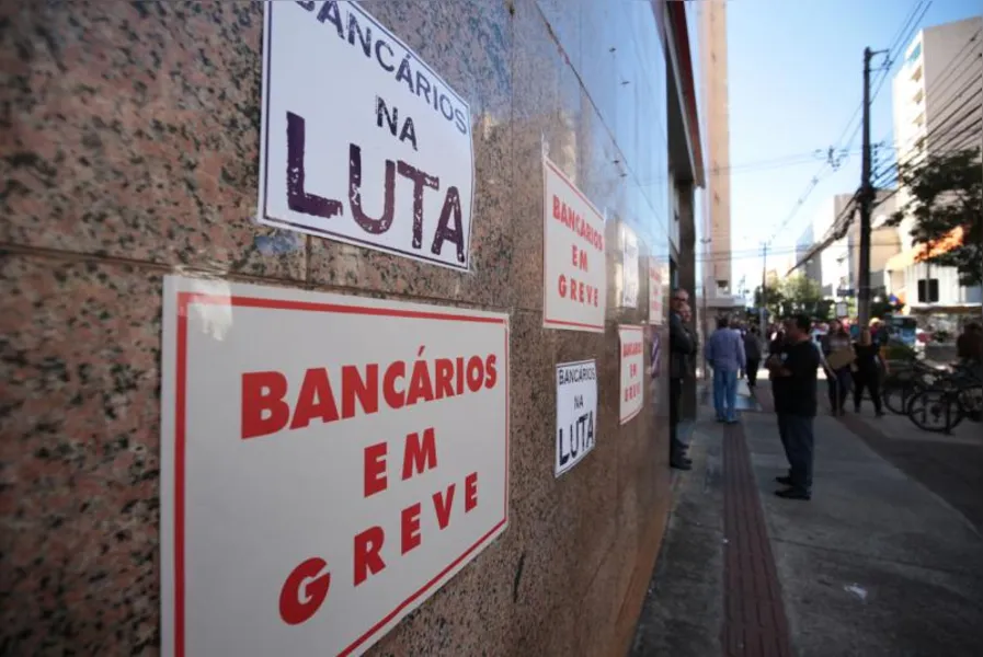 MOBILIZAÇÃO - Ato leva 15 mil às ruas de Londrina