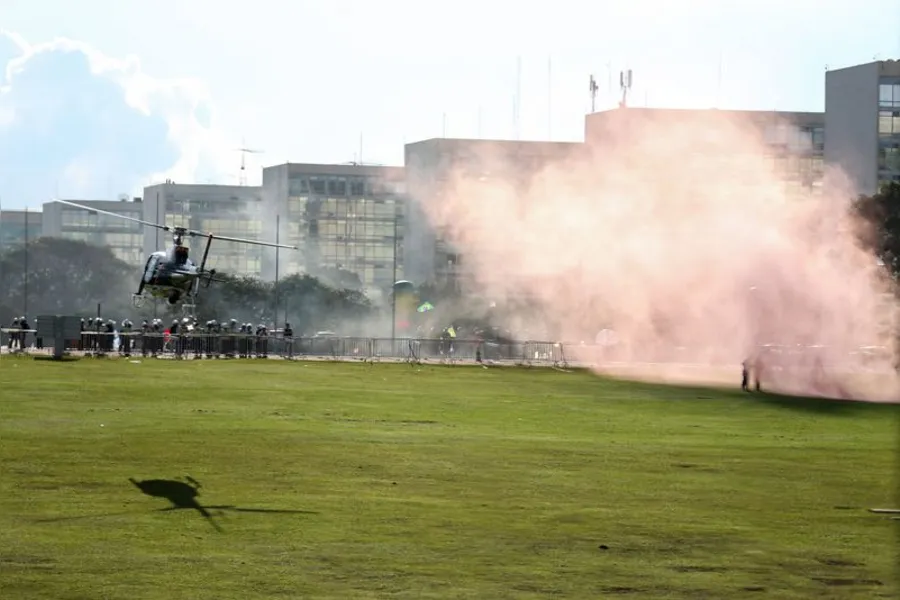 Caos termina com 49 feridos, 7 detidos e Exército nas ruas