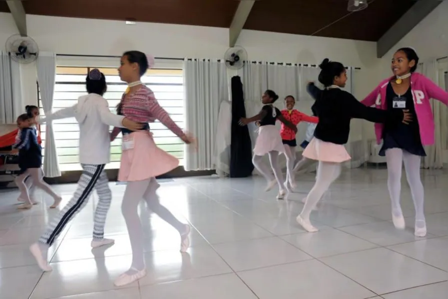 AULA DE CIDADANIA - Muito além da dança