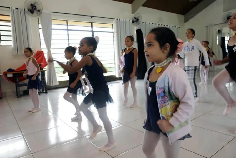 AULA DE CIDADANIA - Muito além da dança