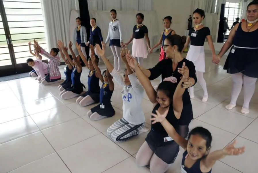 AULA DE CIDADANIA - Muito além da dança