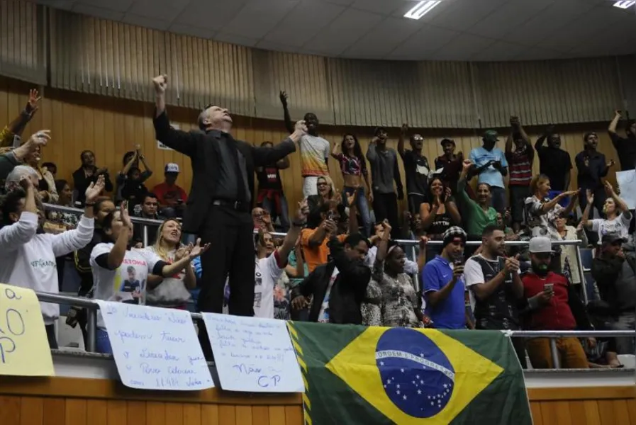 Câmara de Londrina abre Comissão Processante contra Boca Aberta
