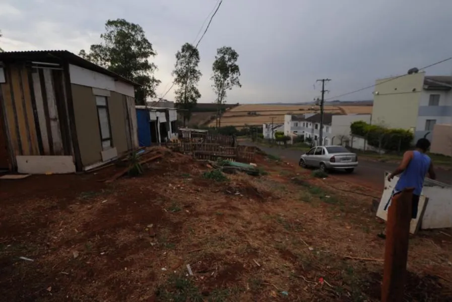 LUTA POR TETO - Londrina tem 3.600 famílias em ocupações irregulares