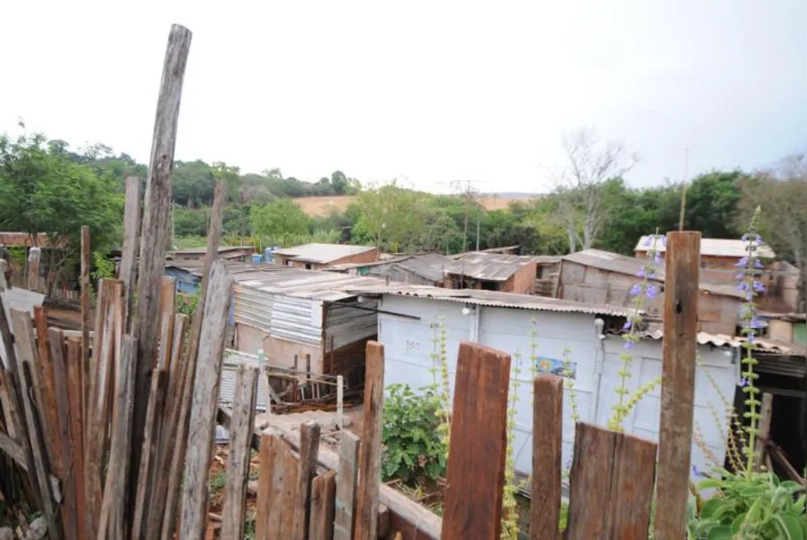 LUTA POR TETO - Londrina tem 3.600 famílias em ocupações irregulares