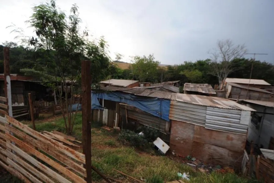 LUTA POR TETO - Londrina tem 3.600 famílias em ocupações irregulares
