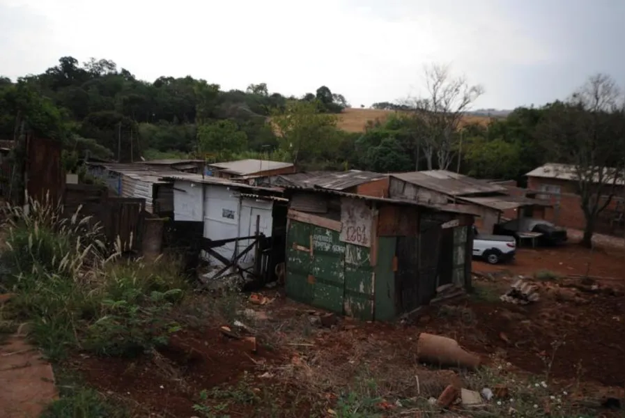 LUTA POR TETO - Londrina tem 3.600 famílias em ocupações irregulares
