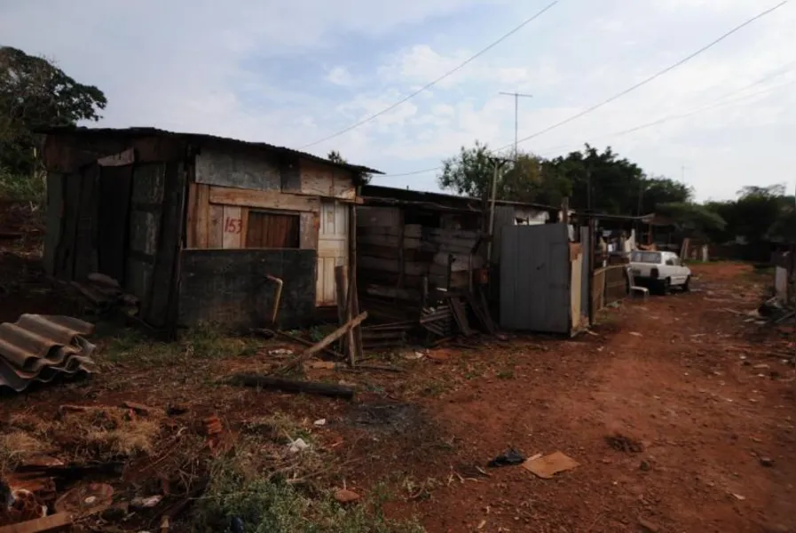 LUTA POR TETO - Londrina tem 3.600 famílias em ocupações irregulares