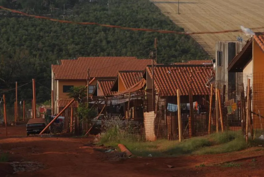 LUTA POR TETO - Londrina tem 3.600 famílias em ocupações irregulares