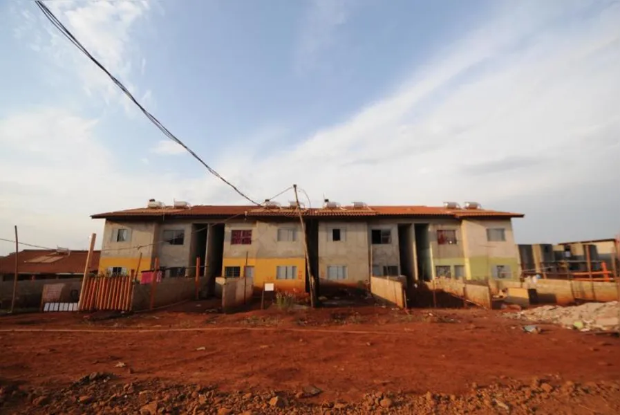 LUTA POR TETO - Londrina tem 3.600 famílias em ocupações irregulares